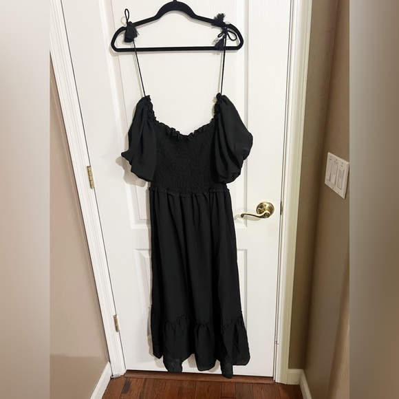 NWT MAX STUDIO Puff Sleeve Smocked Tassels Puff Sleeves Midi Dress in Black - Picture 4 of 9